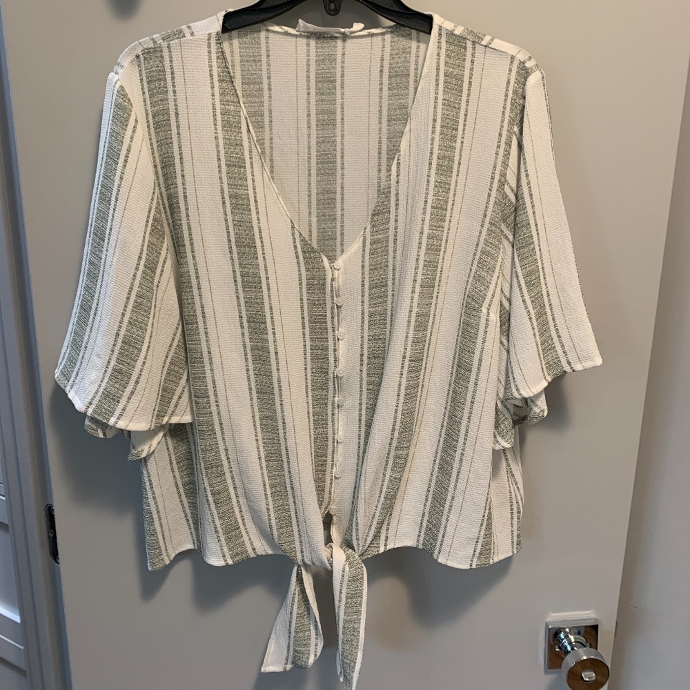 Lush Tie Front Blouse Size XL